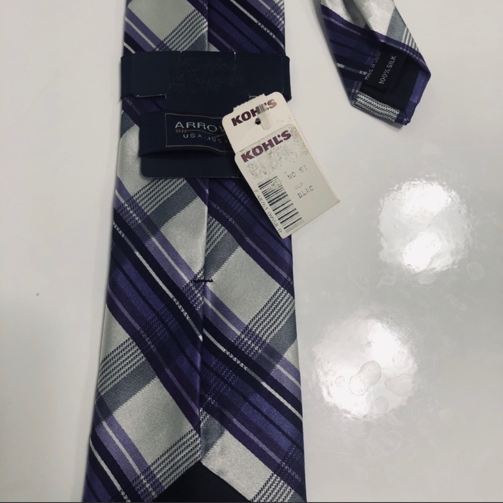 Nwt Arrow bow tie